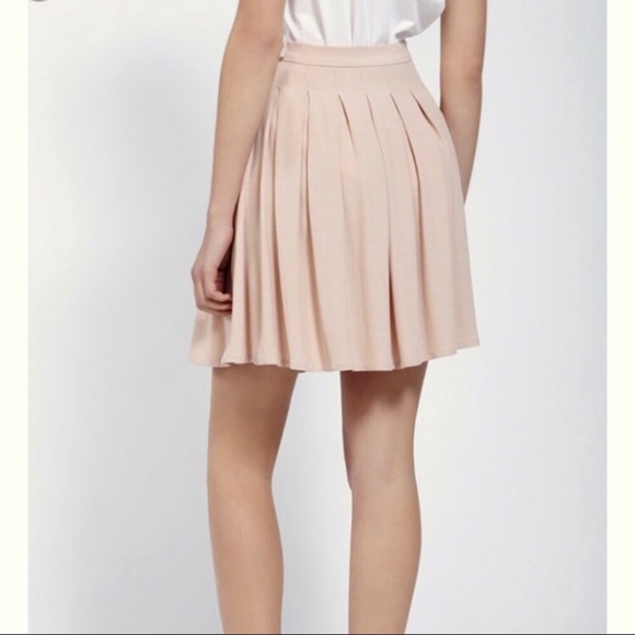 ✨SALE✨American Vintage Holiester Pleated Skirt - Picture 2 of 7